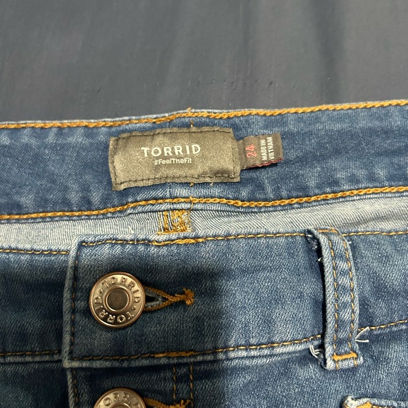 Torrid Crop Wide Leg Lightweight Vintage Stretch High-Rise Jean - Picture 3 of 5